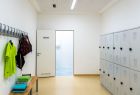 Umkleideraum und Dusche